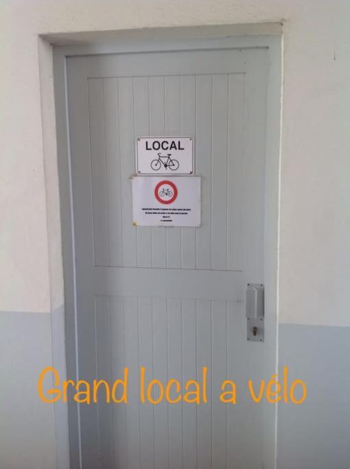 Eole, Idealement Situe Sur Le Port De St Martin De Re Saint-Martin-de-Ré Extérieur photo