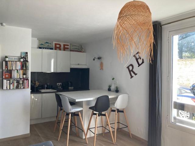 Eole, Idealement Situe Sur Le Port De St Martin De Re Saint-Martin-de-Ré Extérieur photo